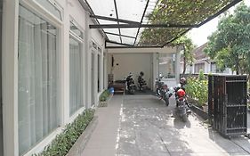 Reddoorz Near Solo Balapan Station